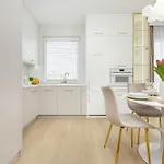 Stylish With Balcony 7th Floor By Renters