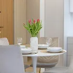 Stylish With Balcony 7th Floor By Renters Apartamento