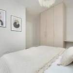 Stylish With Balcony 7th Floor By Renters *