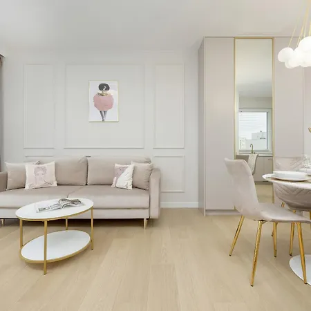 Stylish With Balcony 7th Floor By Renters 아파트 바르샤바