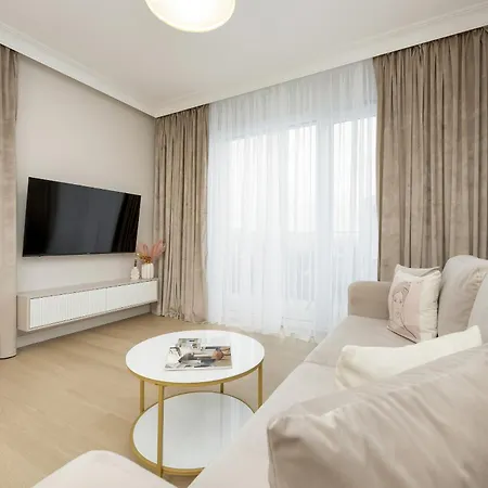 Stylish With Balcony 7th Floor By Renters 아파트