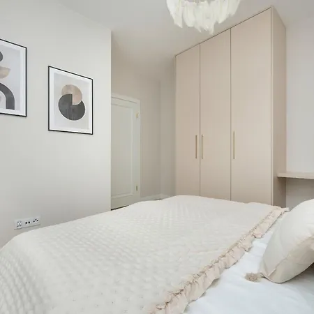 Stylish With Balcony 7th Floor By Renters *