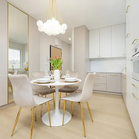 Stylish With Balcony 7th Floor By Renters *