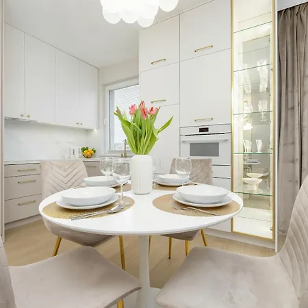 Stylish With Balcony 7th Floor By Renters * Warschau