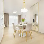 Stylish With Balcony 7th Floor By Renters