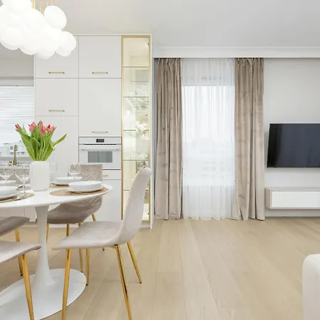 Stylish With Balcony 7th Floor By Renters *